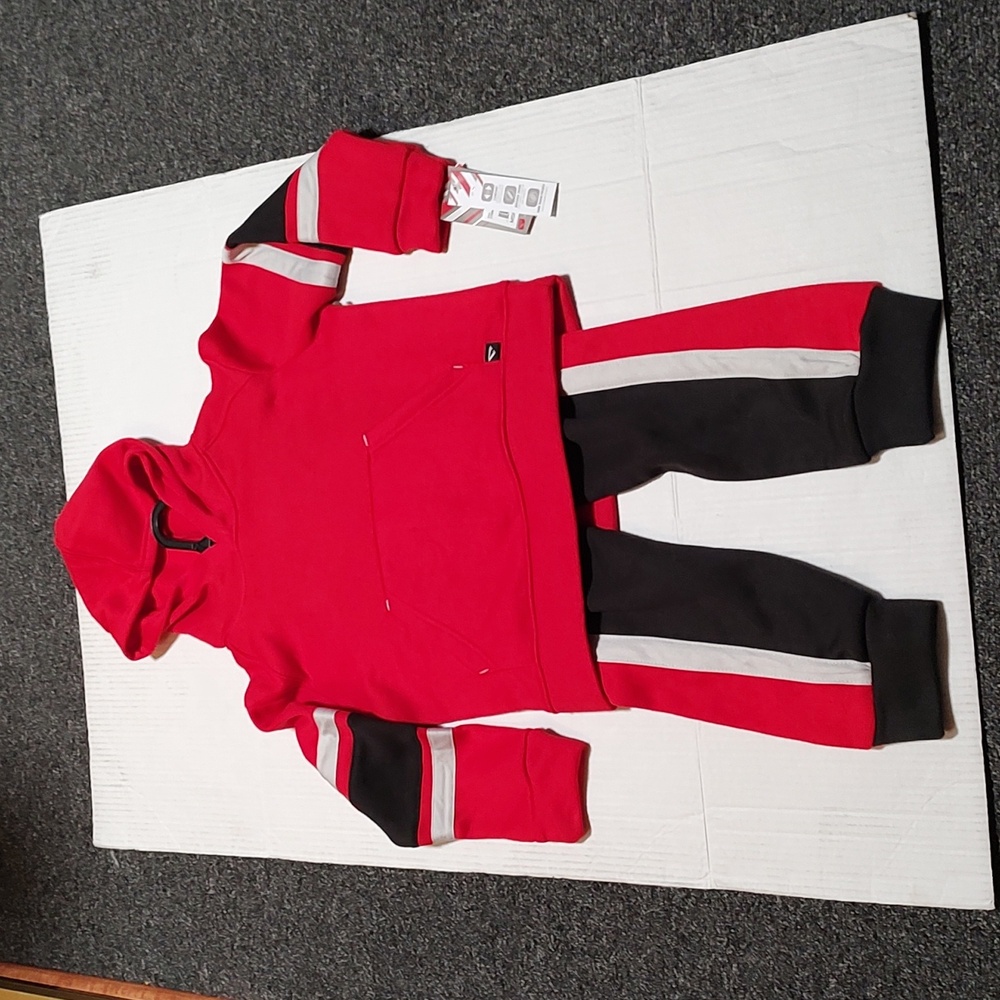 Boys Cheetah Red & Black 2 Piece  Jogger Set Size 5/6 Make An Offer